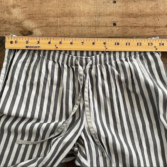 Victoria’s Secret Grey & White Striped Tapered Flannel Pajama Bottoms Sleepwear - Picture 6 of 10